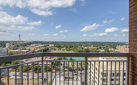 Exclusive Apt In Ballston With Gym